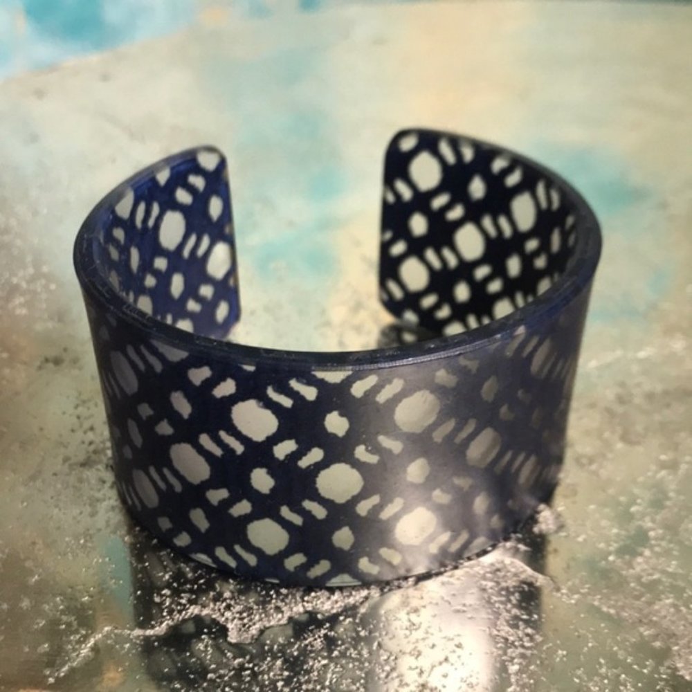 Navy Mesh Cuff - Picture 2 of 3